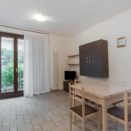 Tranquil In With Garden Διαμέρισμα