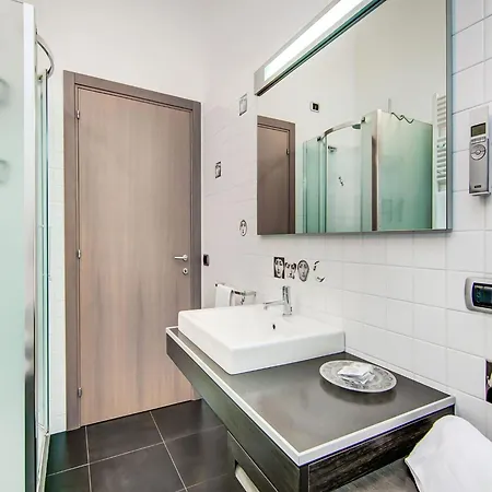Tranquil In With Garden Apartment *