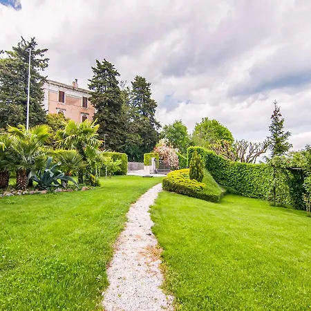 Tranquil In With Garden Διαμέρισμα